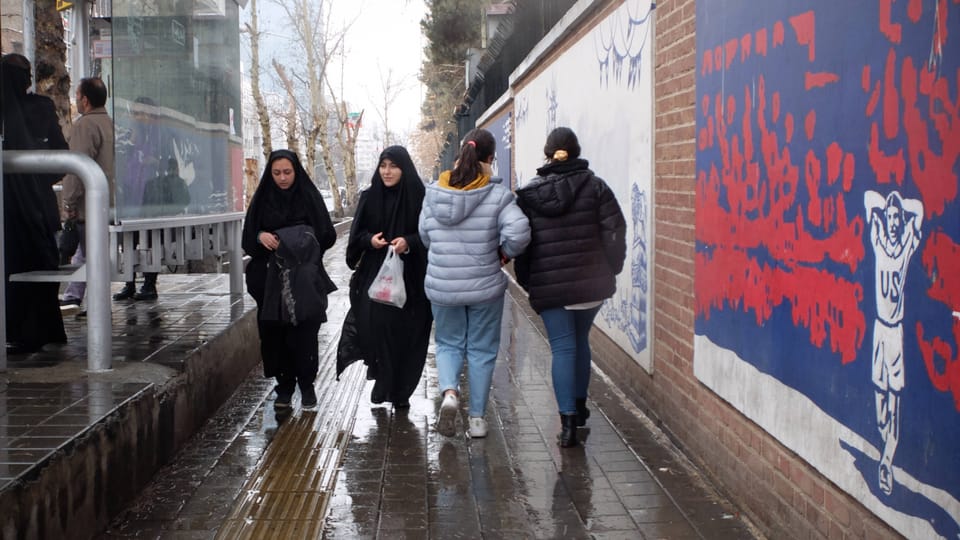 Iran: Vergiftungsfälle bei Schülerinnen werfen weiter hohe Wellen