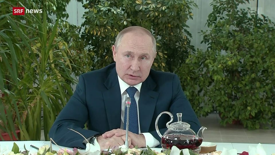 Putin übt vor Aeroflot-Flugbegleiterinnen scharfe Kritik