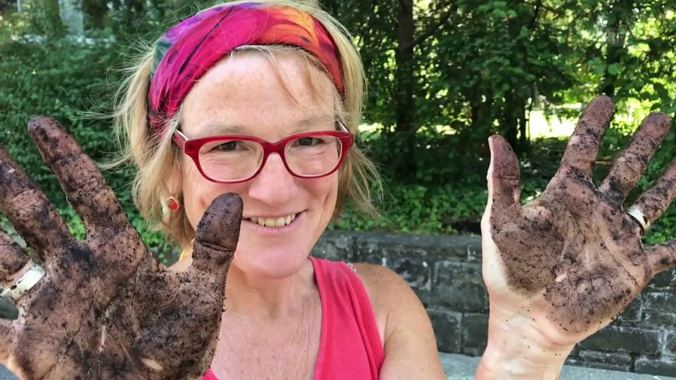 Gärtnerin Silvia Meister – mit Heublumen zu sauberen Händen