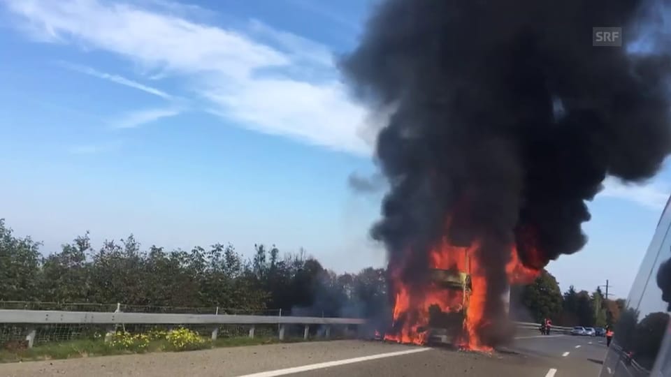 Reisecar brennt auf der A1