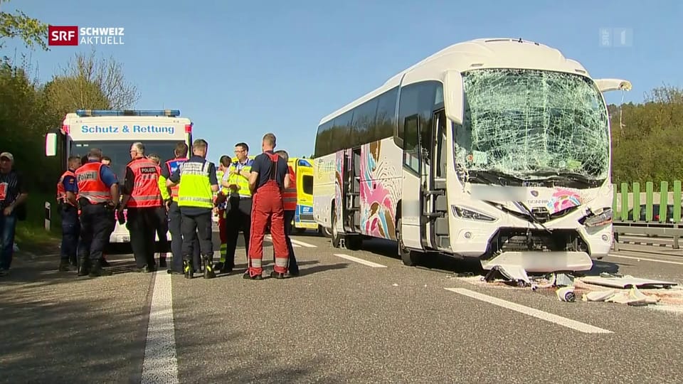 15 Verletzte nach Auffahrkollision mit Reisecar