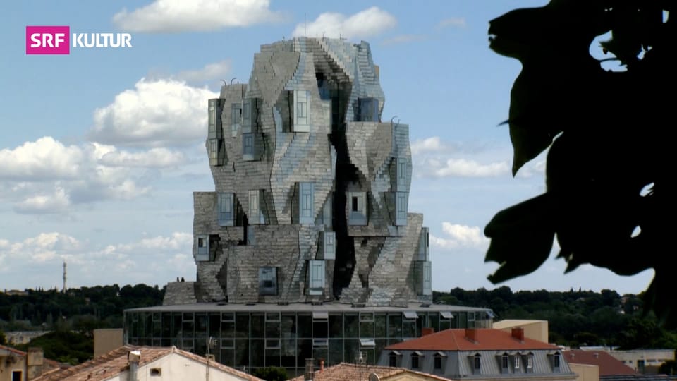 Spektakulärer Gehry-Turm in Arles eröffnet