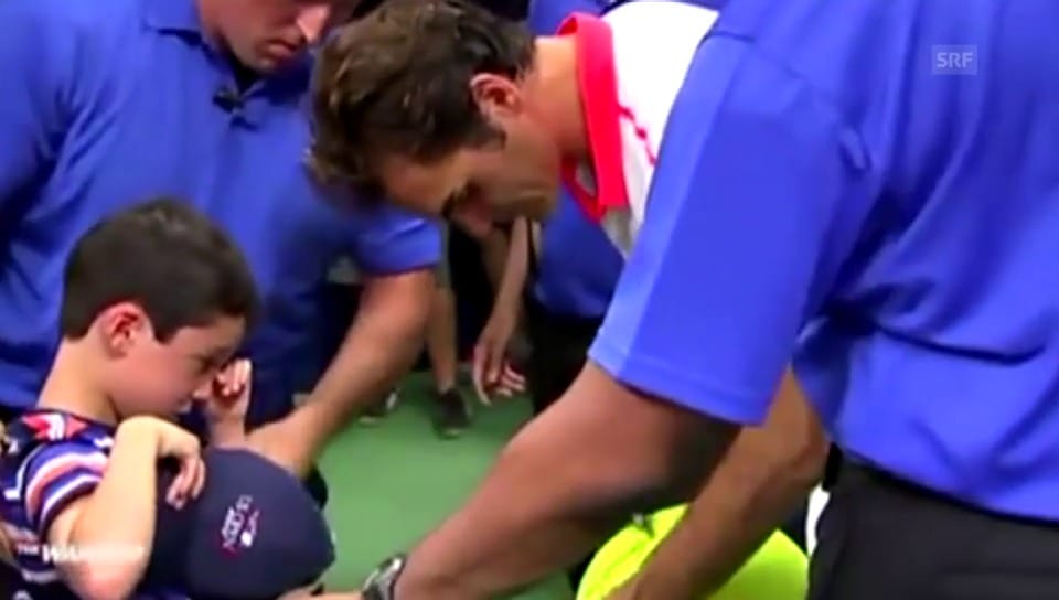 Federer rettet einen kleinen Jungen