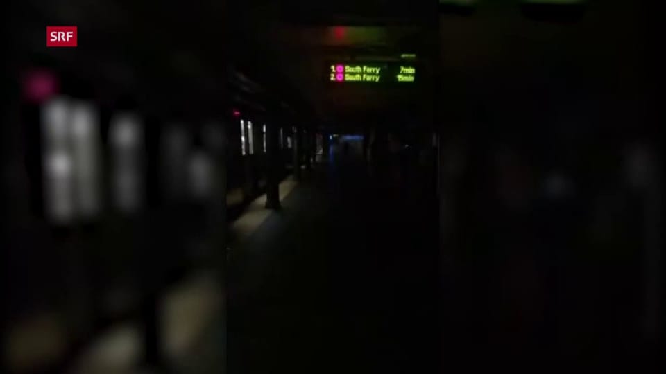 Eine New Yorker Metro-Station im Dunkeln (unkomm.)