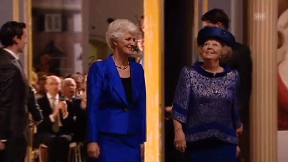 Königin Beatrix eröffnet Ausstellung (unkomm. Video)