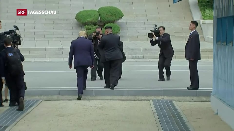 Präsident Trump überschreitet Grenze zu Nordkorea