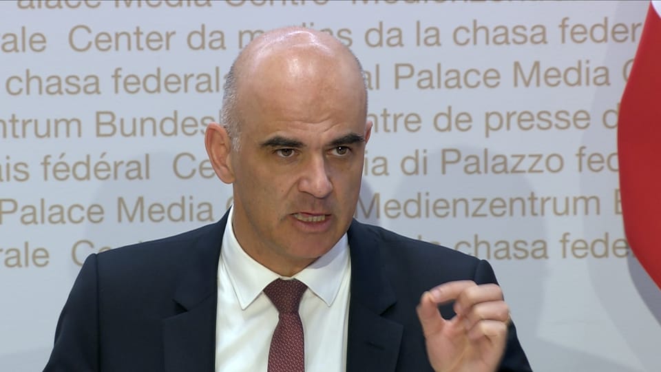 Berset kritisiert mangelnde Solidarität zwischen den Spitälern Berset kritisiert mangelnde Solidarität zwischen den Spitälern