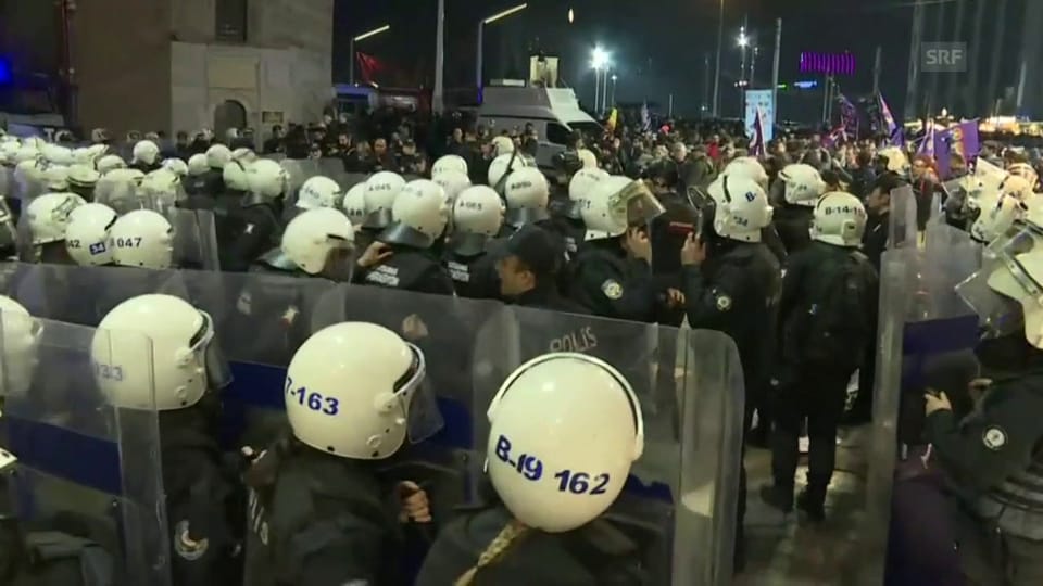 Polizei in Istanbul stopp Demonstrationszug (unkomm.)
