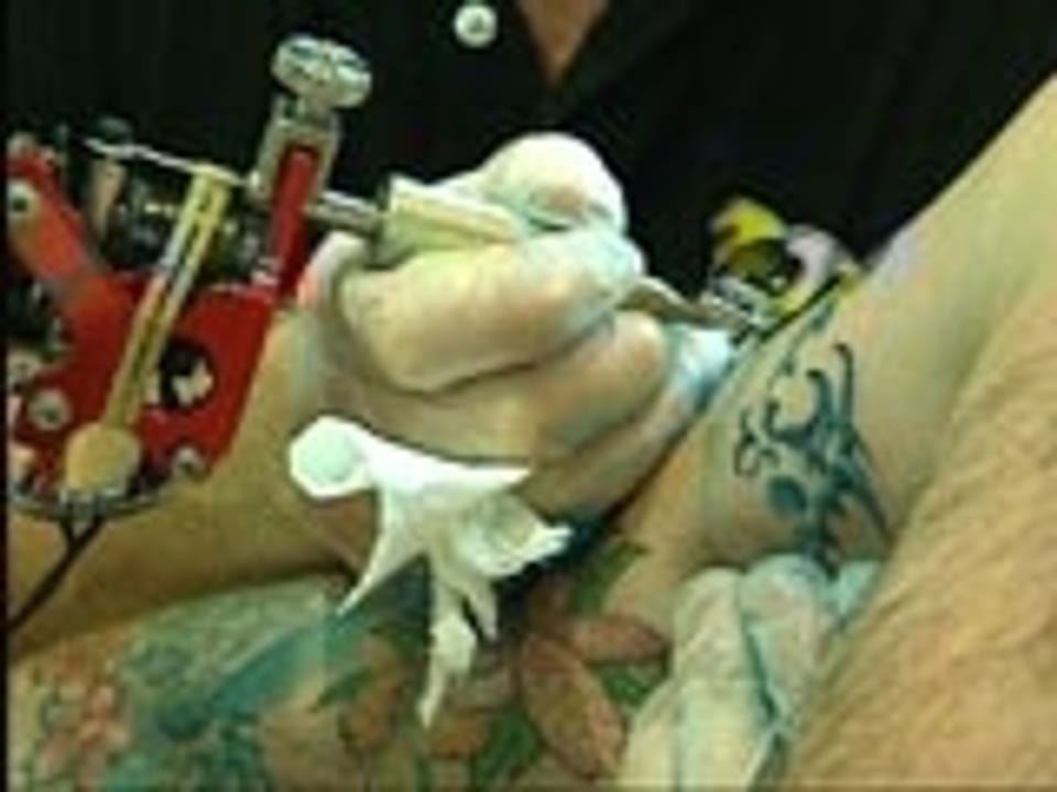 Gefährliche Tattoos: Giftspritzen unter die Haut