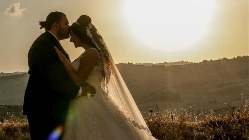 Erleichterung bei jordanischen Hochzeitspaaren
