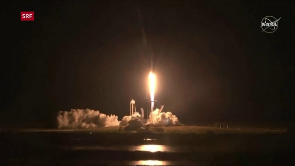 Vier Astronauten starten mit neuem SpaceX-Raumschiff ins All (unkommentiert)