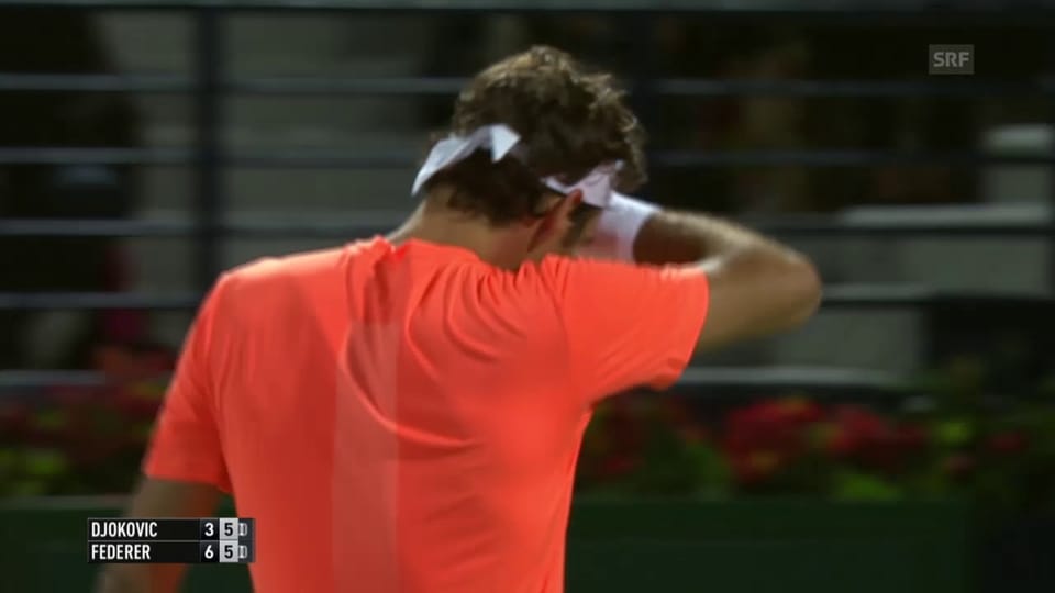 So zog Federer im 2. Satz den Kopf aus der Schlinge