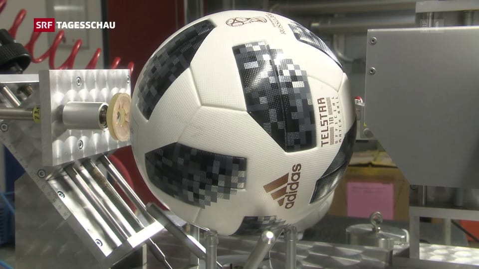 Der WM-Ball Telstar im Härtetest