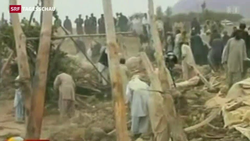 Über 300 Tote nach Erdbeben in Pakistan