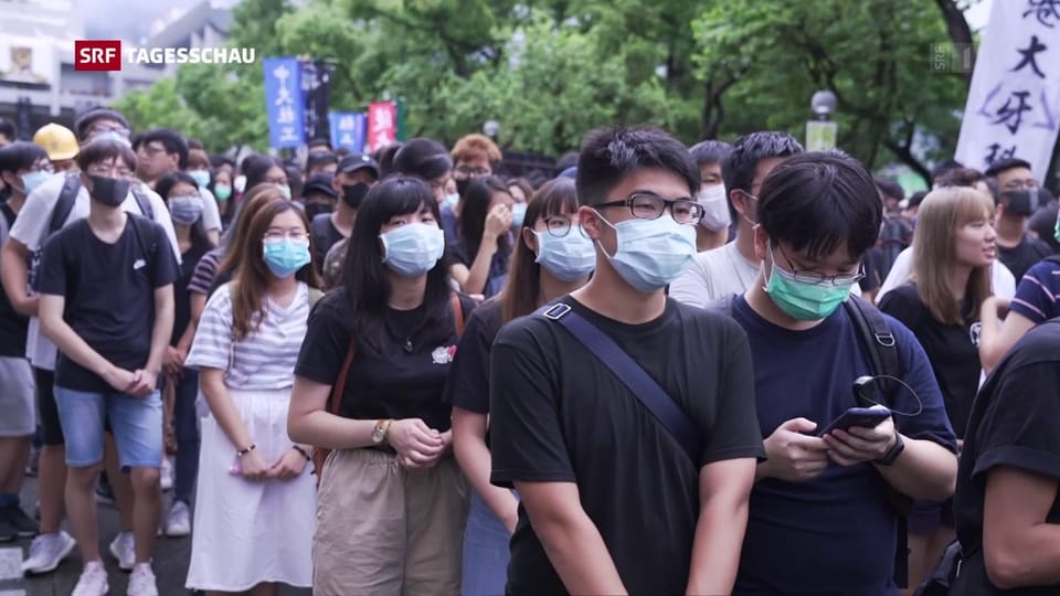 Hongkong: Studenten streiken am ersten Schultag nach Sommerpause