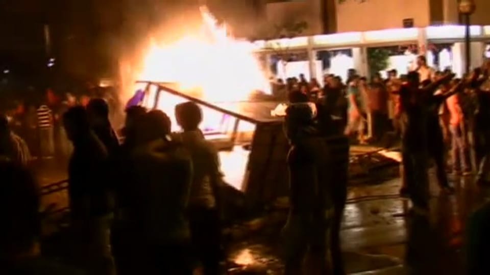 Izmir in Flammen - Proteste in der Türkei (unkommentiert)