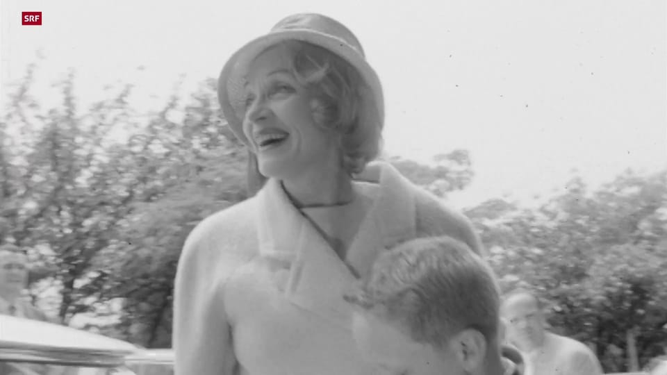 Aus dem Archiv: Marlene Dietrich trifft 1960 im Grand Hotel in Locarno ein