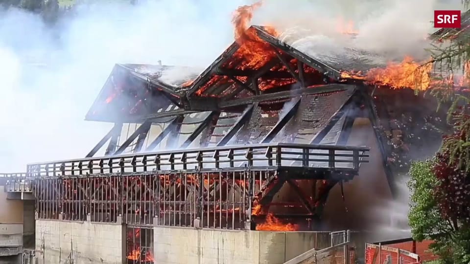 Grossbrand zerstört altes Sportzentrum