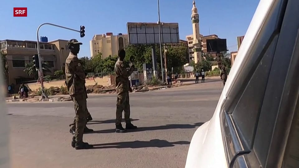 Soldaten sind auf den Strassen stationiert in Khartum