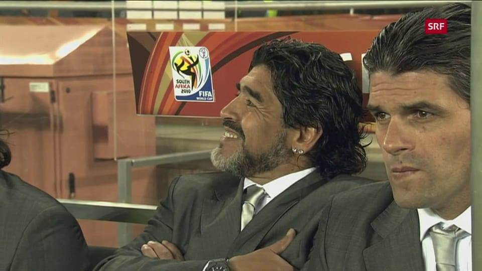Diego Armando Maradona, in ballapedist dal tschientaner (SRF)