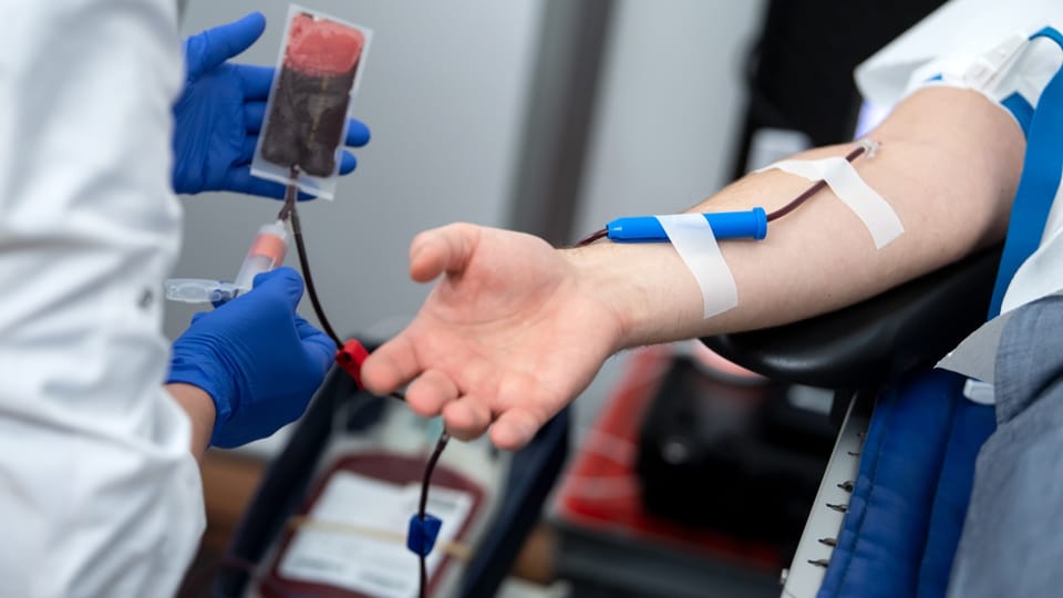 Pionierrolle: Als erste Schweizer Klinik setzt das Basler Unispital auf Bluttransfusionen im Kampf gegen Corona