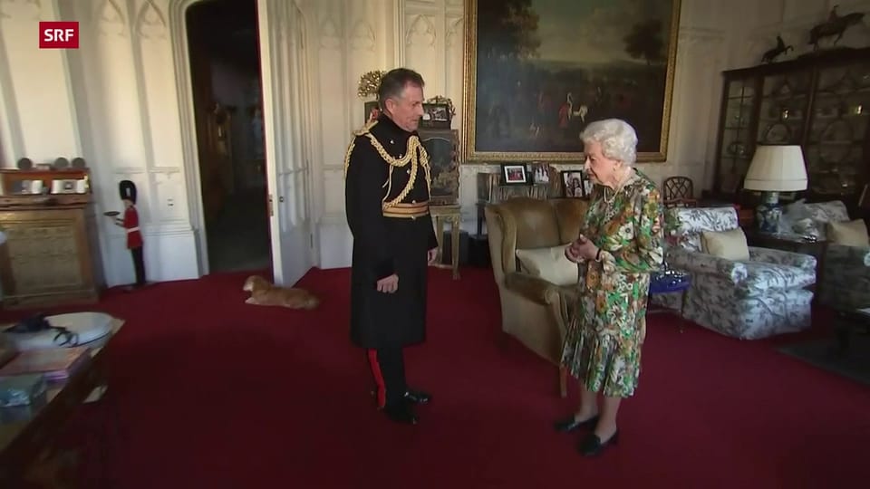 Queen Elizabeth II. bei der Audienz mit General Nicholas Carter