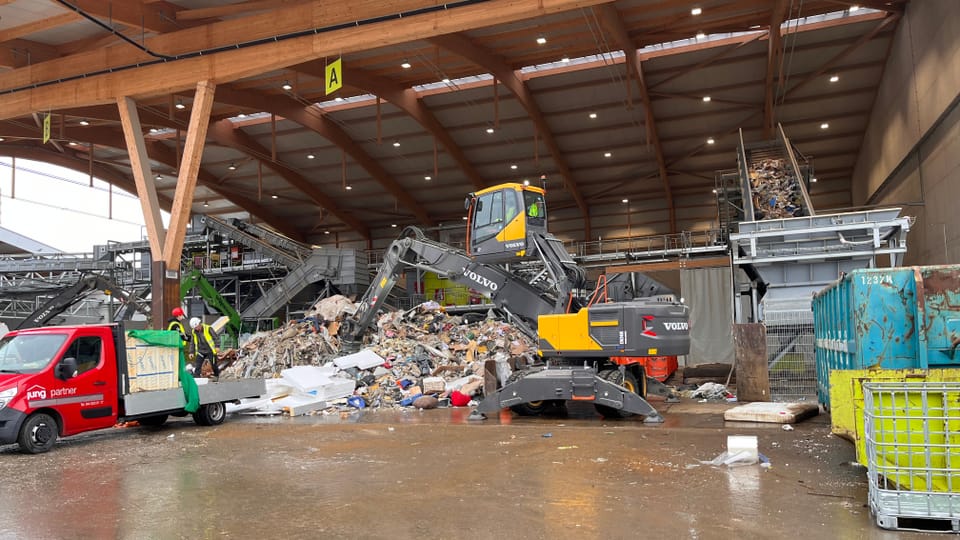 In Volketswil steht die modernste Zürcher Abfallsortieranlage