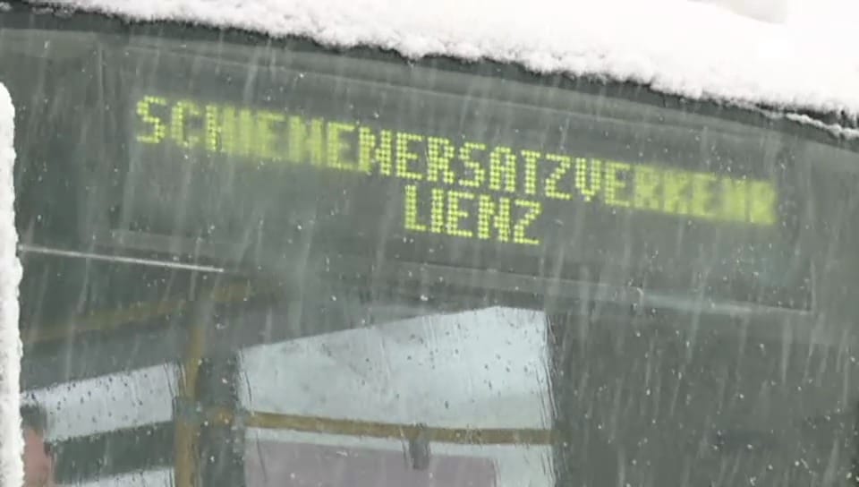 Der Süden Österreichs versinkt im Schnee (unkommentiert).