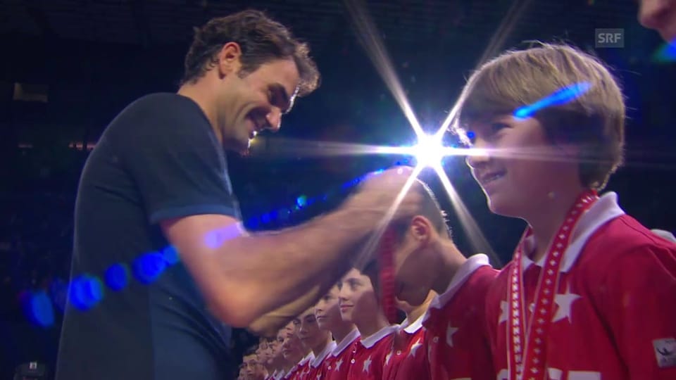 Federer und Nadal beschenken Ballkinder