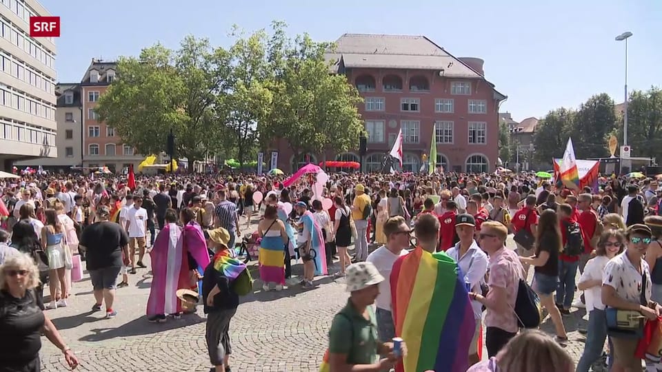Aus dem Archiv: Zehntausende an der Pride in Zürich
