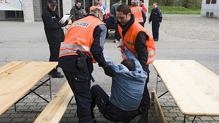 Eindrücke zu einem aktuellen Gerichtsprozess in Aarau «Gewalt gegen Beamte»
