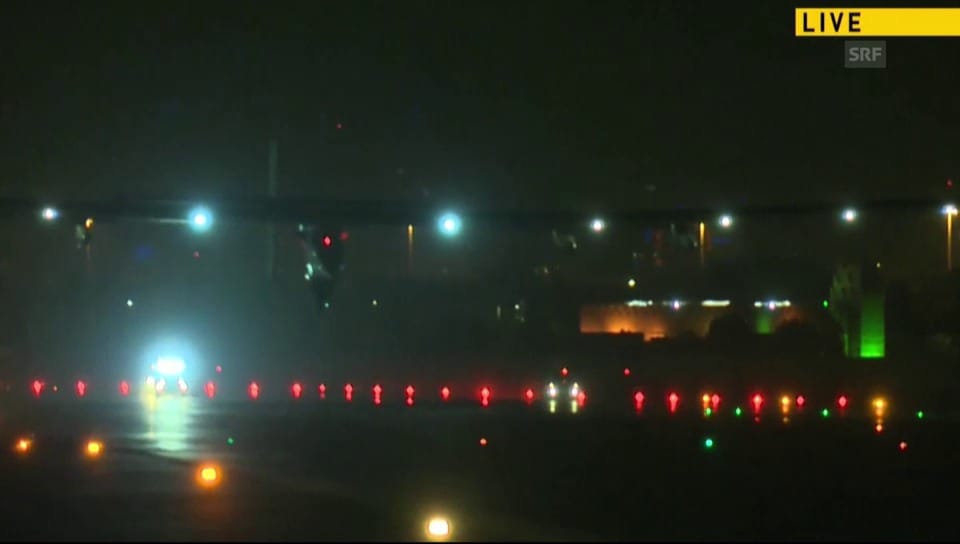 Solar Impulse landet in Abu Dhabi Solar Impulse landet in Abu Dhabi