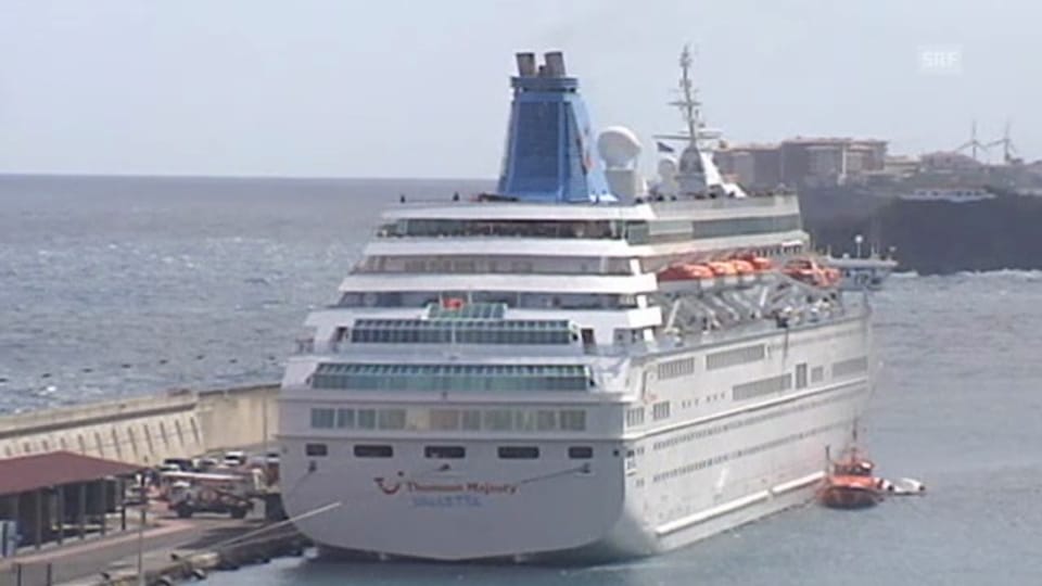 Das Kreuzfahrtschiff im Hafen von Santa Cruz de La Palma (unkomm.)