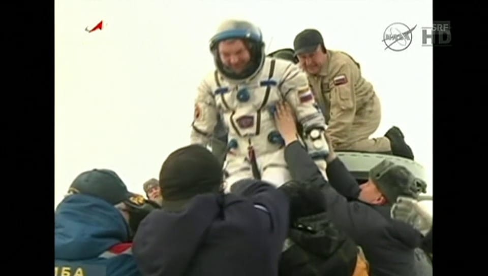 Astronauten-Landung in Kasachstan (englisch kommentiert)