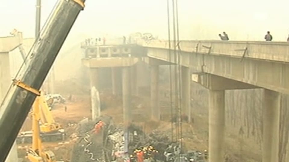 Einsturz einer Autobahnbrücke in China