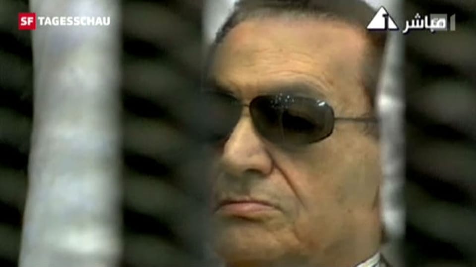 Hosni Mubarak muss die Verantwortung für den Tod von über 800 Demonstranten übernehmen. (Tagesschau, 02.06.12, 19:30 Uhr)