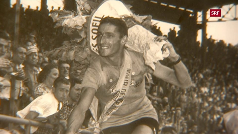 Ferdy Kübler fährt 1950 als Gesamtsieger in Paris ein