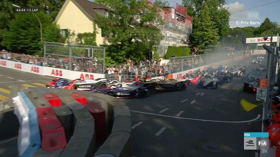 Die Startkarambolage beim E-Prix von Bern