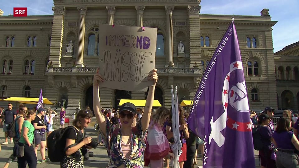 Frauen demonstrieren in Bern
