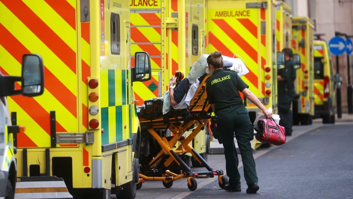 Die Spitäler sind voll – manche Patienten werden in Ambulanzen behandelt