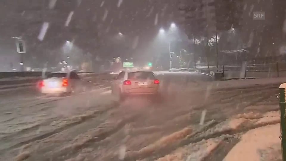 Ungewohnt heftiger Schneefall in Santiago