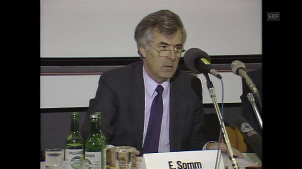 Edwin Somm gibt Entlassung von 1700 Angestellten bekannt (1988)