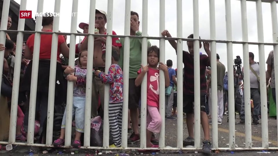 Migranten wollen über die Grenze nach Mexiko