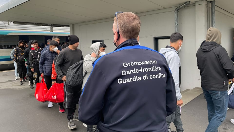 Nur auf der Durchreise: Migranten am Bahnhof im St. Gallischen Buchs
