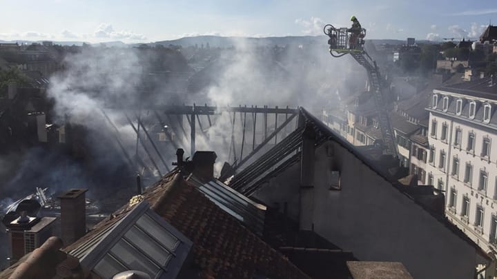 Grosse Zerstörung nach dem Brand in der Rheingasse