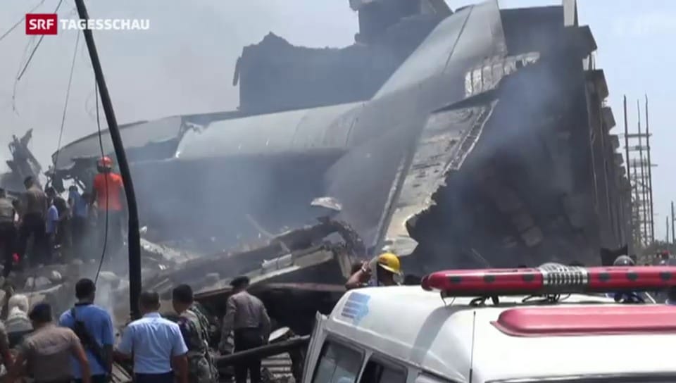 Flugzeugcrash in Indonesien