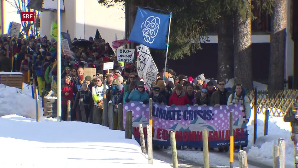 Klimaaktivisten wandern Richtung Davos