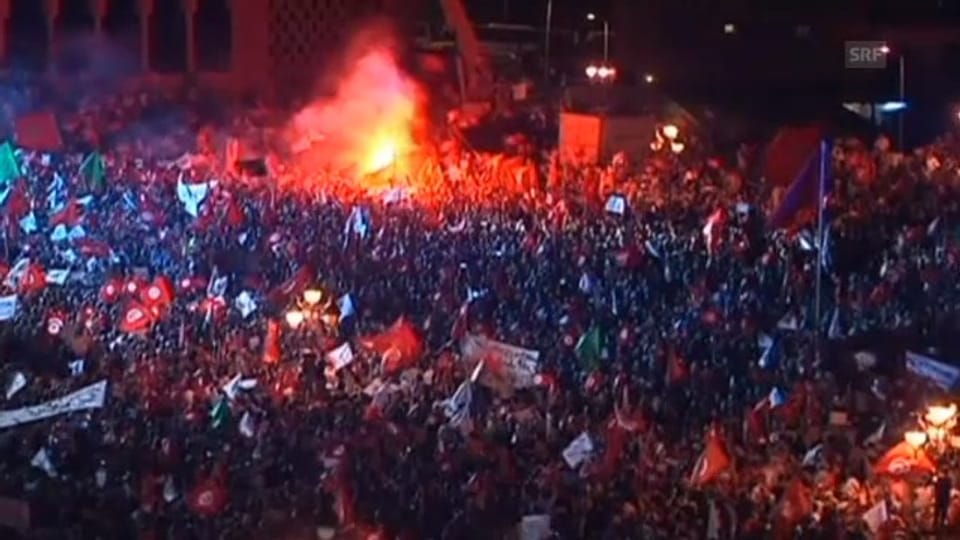 Ennahda-Anhänger demonstrieren (unkommentiert)