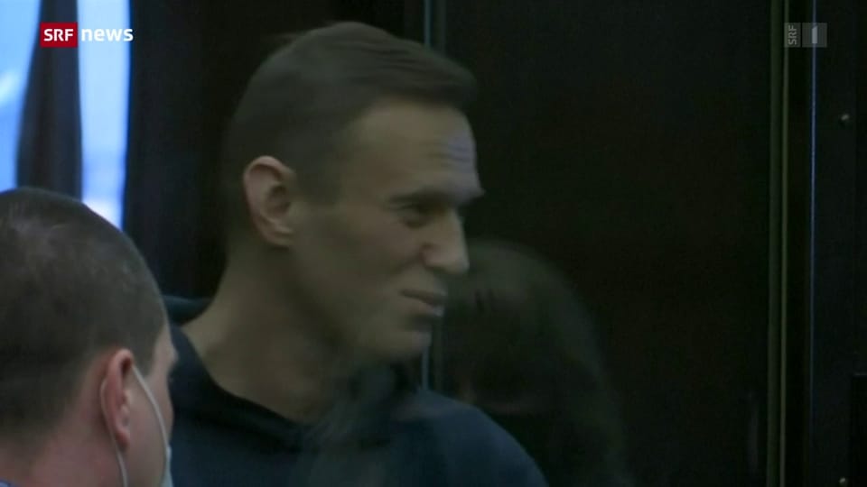 Kremlkritiker Nawalny zu 2.5 Jahren Haft verurteilt.