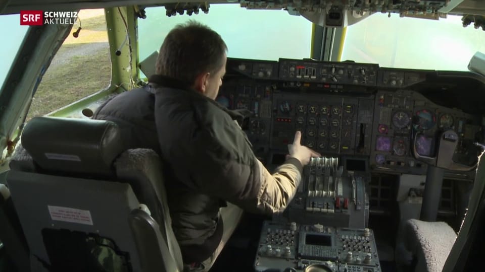 Fliegerfans bauen aus Jumbo-Cockpit einen Simulator